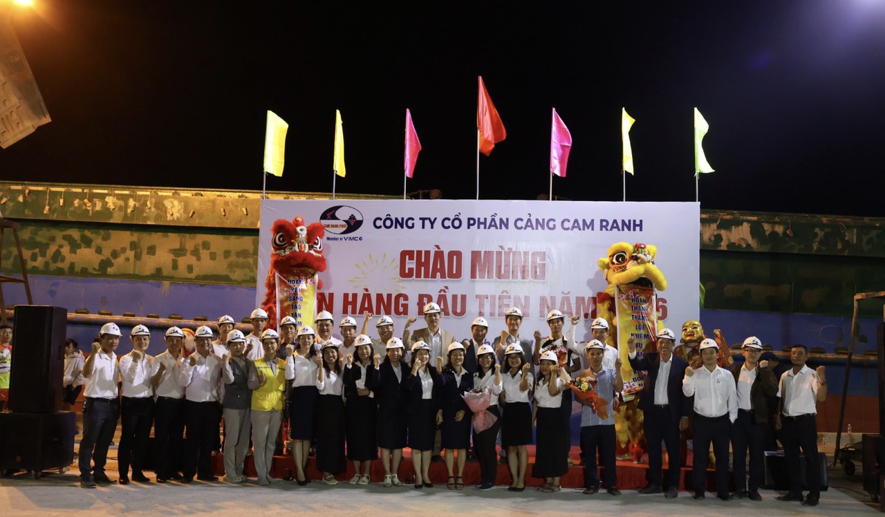 CẢNG CAM RANH CHÀO MỪNG TẤN HÀNG ĐẦU TIÊN NĂM 2026