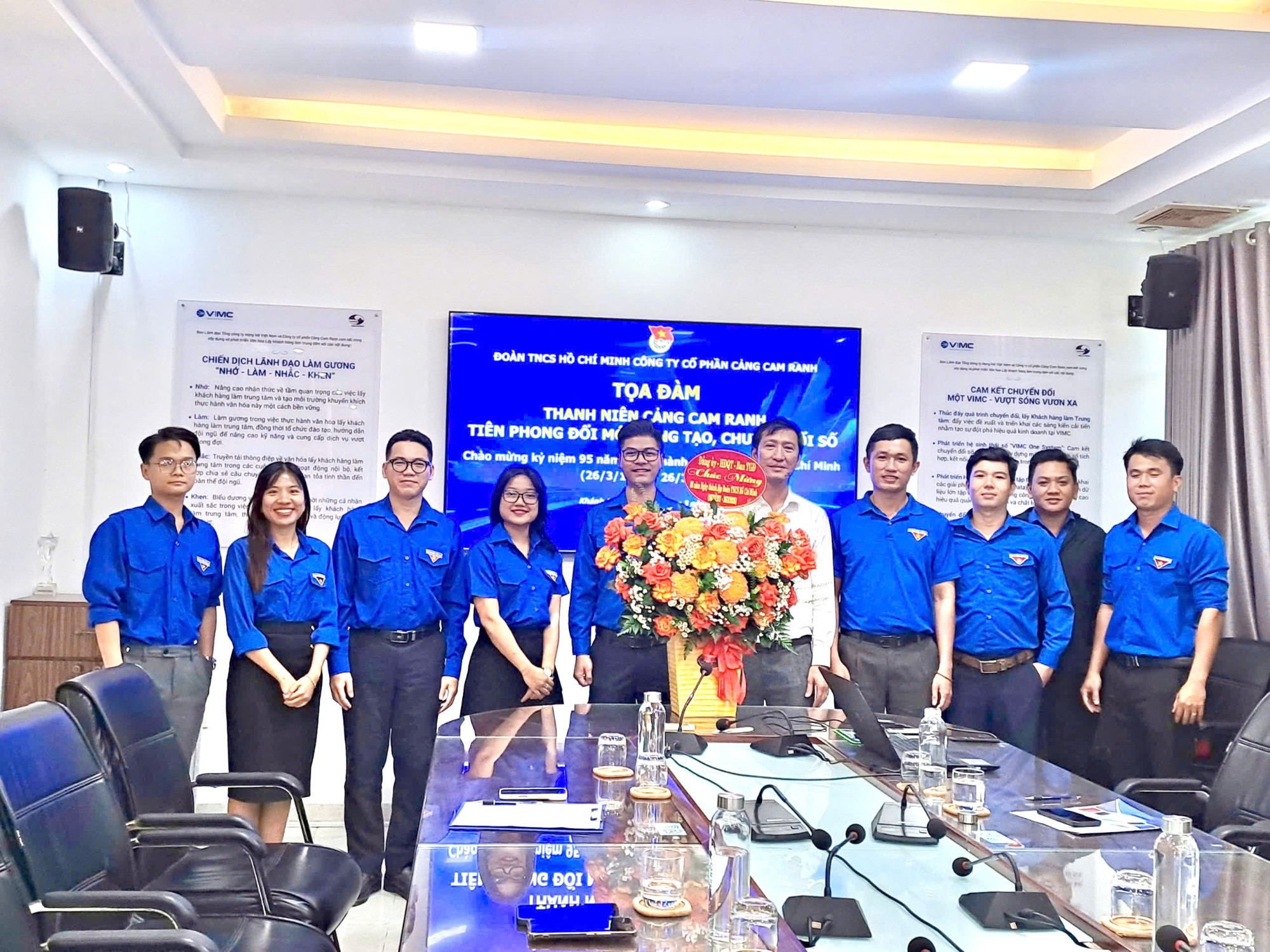 TỌA ĐÀM "THANH NIÊN CẢNG CAM RANH TIÊN PHONG ĐỔI MỚI SÁNG TẠO, CHUYỂN ĐỔI SỐ"