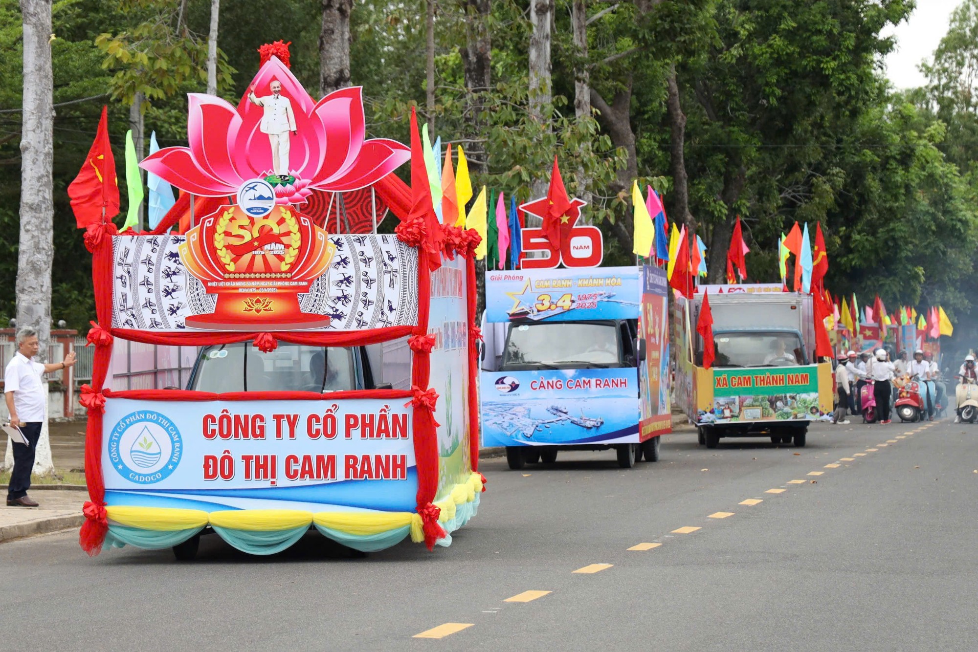CẢNG CAM RANH ĐỒNG HÀNH CÙNG LỄ DIỄU HÀNH KỶ NIỆM 50 NĂM GIẢI PHÓNG THÀNH PHỐ CAM RANH