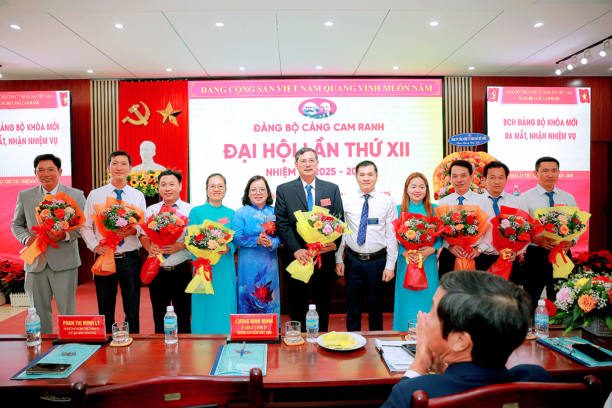 ĐẠI HỘI ĐẢNG BỘ CẢNG CAM RANH LẦN THỨ XII NHIỆM KỲ 2025-2030 ĐOÀN KẾT – DÂN CHỦ – SÁNG TẠO – PHÁT TRIỂN