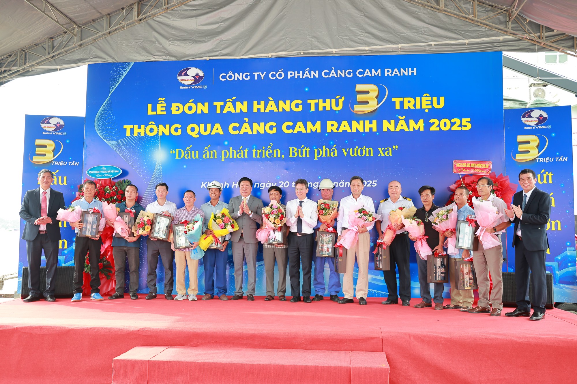 CẢNG CAM RANH ĐÓN TẤN HÀNG THỨ 3 TRIỆU THÔNG QUA CẢNG NĂM 2025