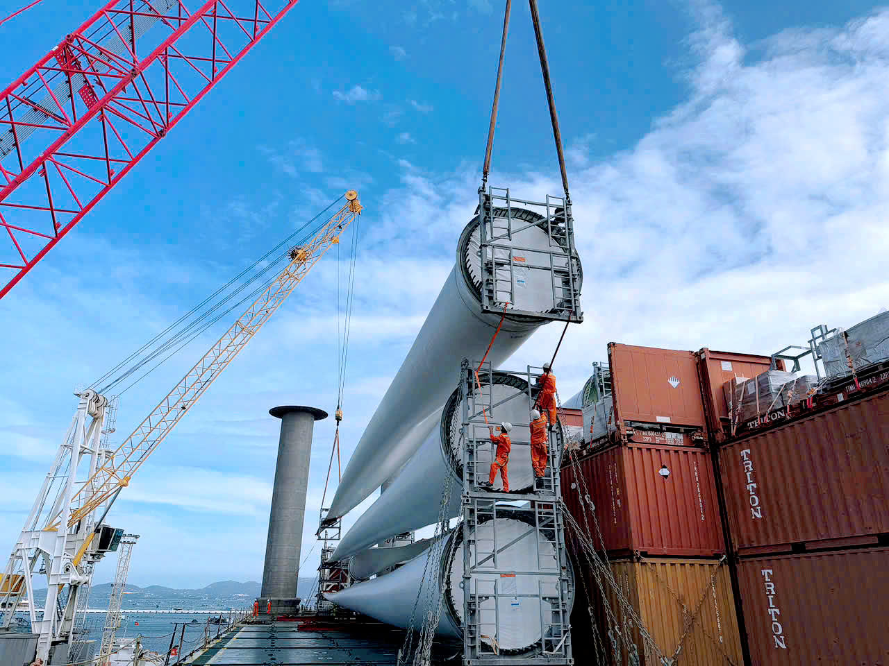 CẢNG CAM RANH – LỰA CHỌN XẾP DỠ HÀNG SIÊU TRƯỜNG SIÊU TRỌNG HÀNG ĐẦU TẠI NAM KHÁNH HÒA